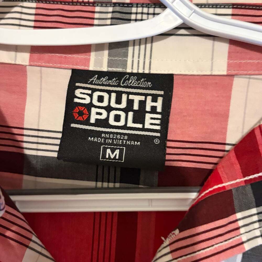 Southpole Authentic Collection Men's Red and White Plaid Short Sleeve Button Dow - Picture 3 of 4